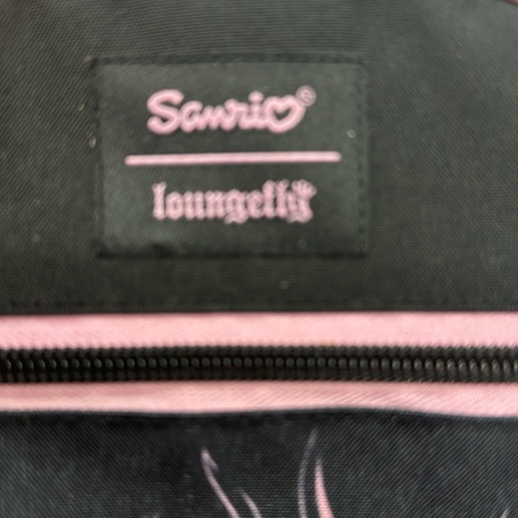 Kuromi by Sanrio Loungefly Black Pink Nylon Crossbody Bag NYB6056 - Picture 4 of 11